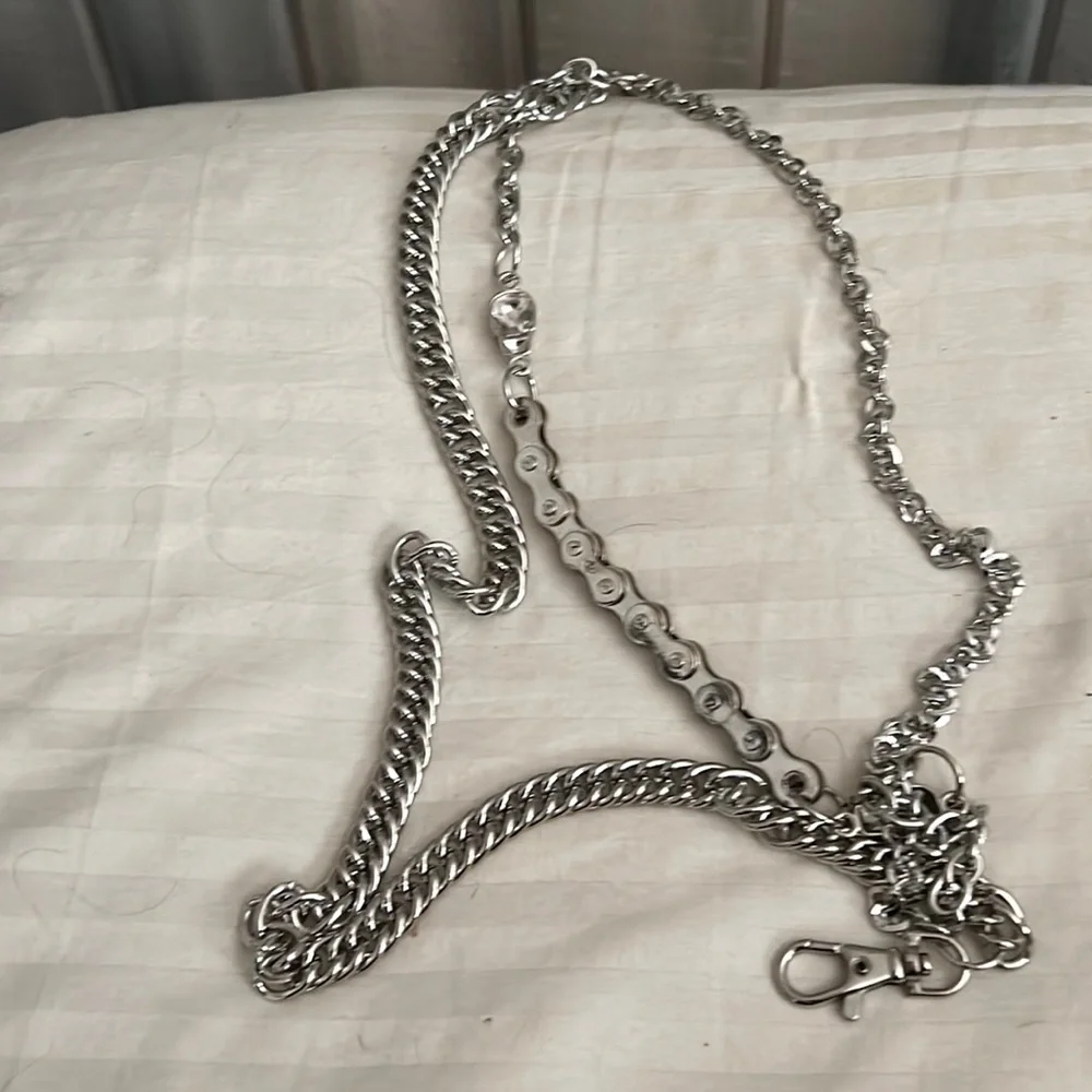 Elegant Silver Chain Money Clip